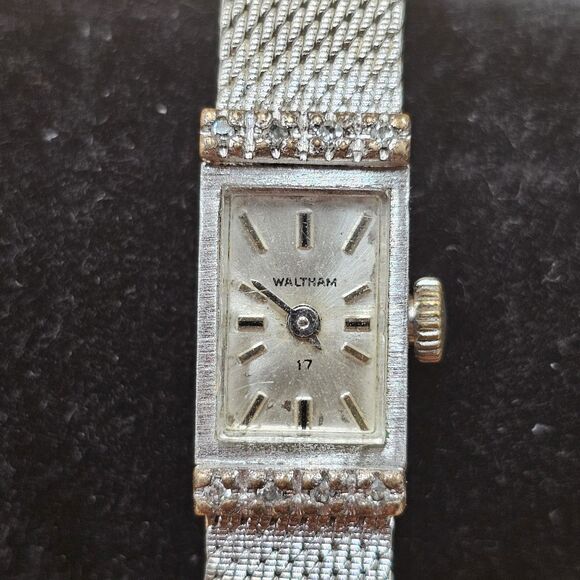 Vintage Waltham 17J Diamond Bezel Ladies Tank Watch For Repair main image 4